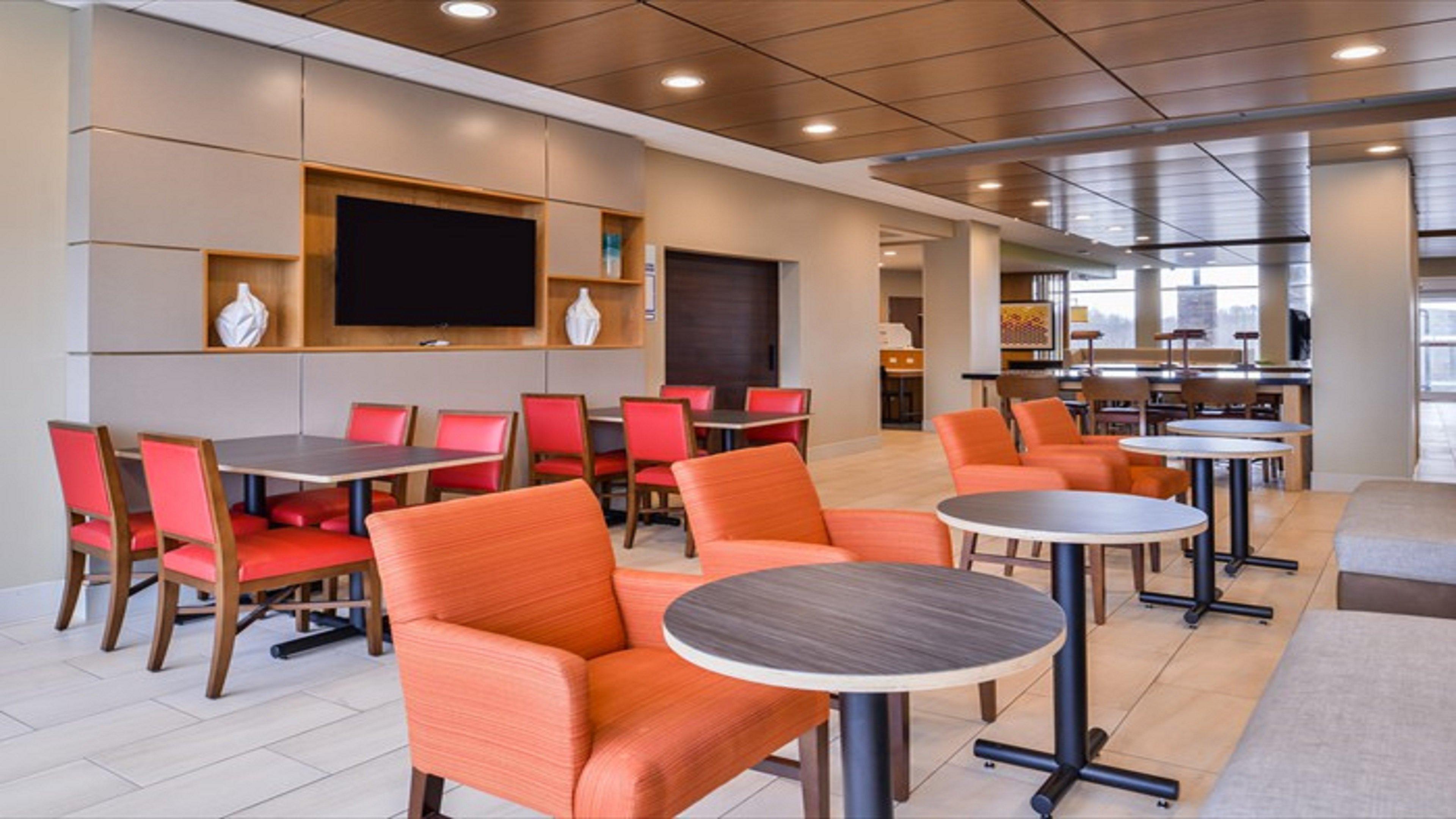 Holiday Inn Express & Suites - Parkersburg East By Ihg Exterior photo