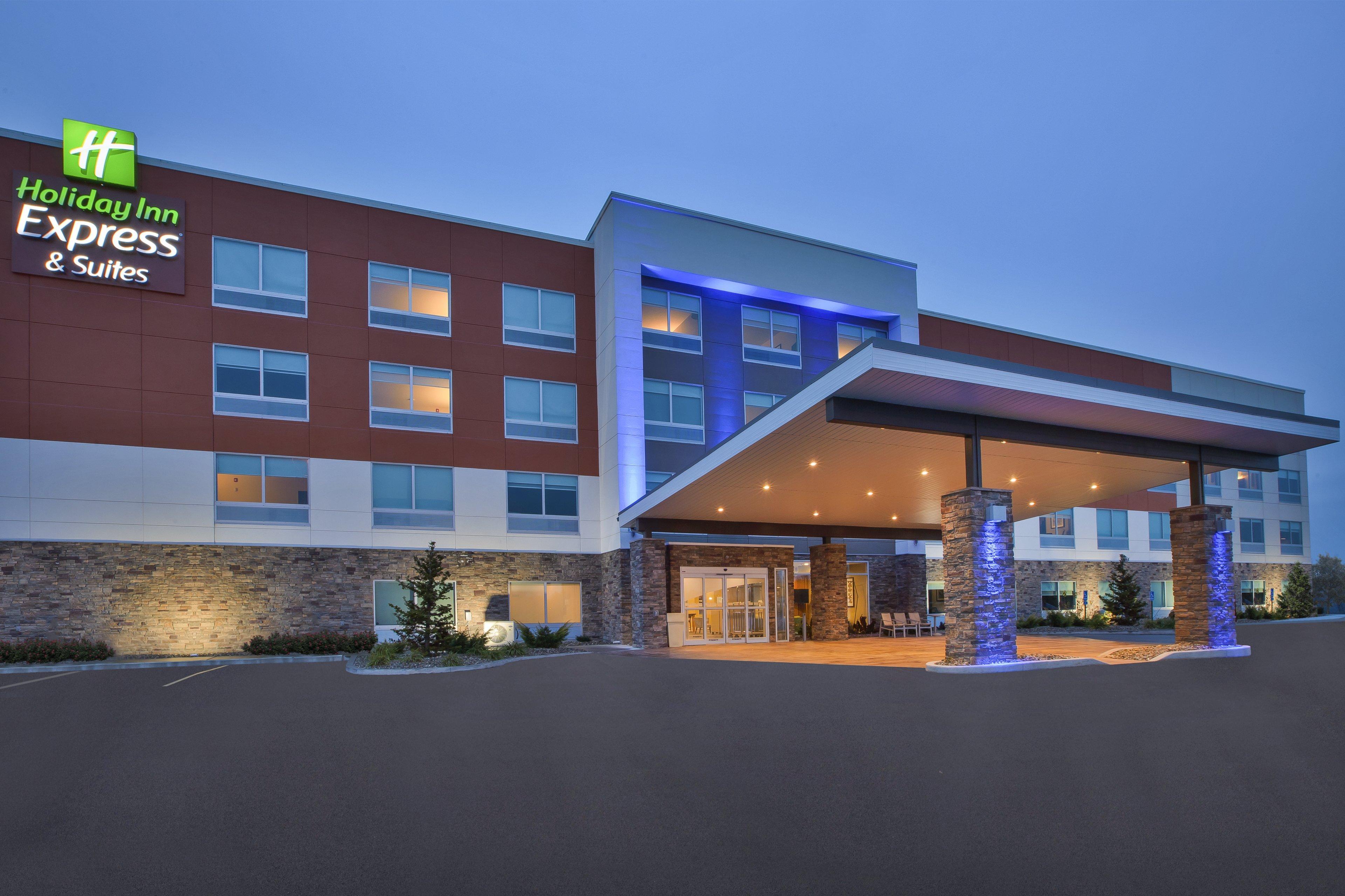 Holiday Inn Express & Suites - Parkersburg East By Ihg Exterior photo