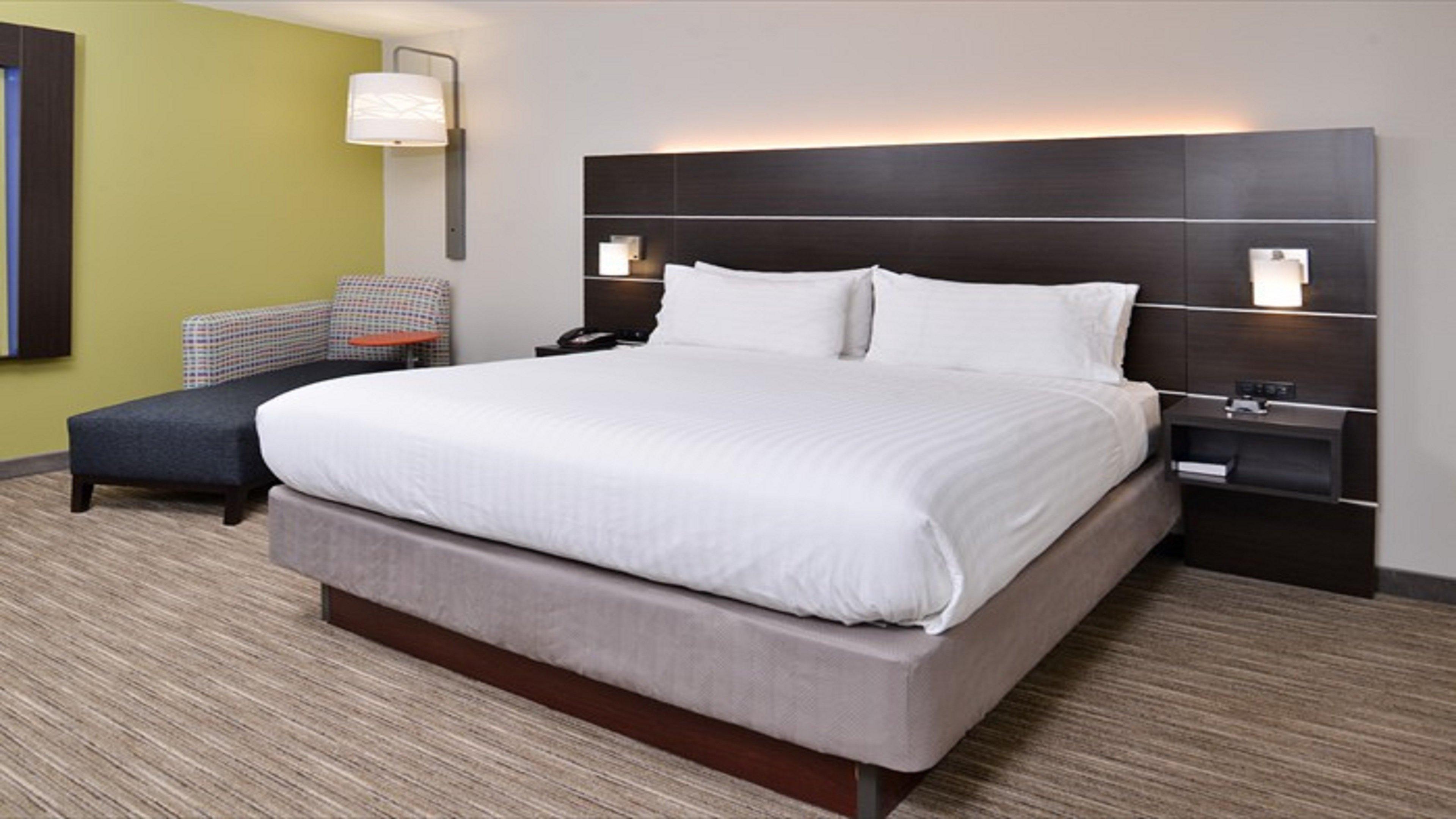 Holiday Inn Express & Suites - Parkersburg East By Ihg Exterior photo