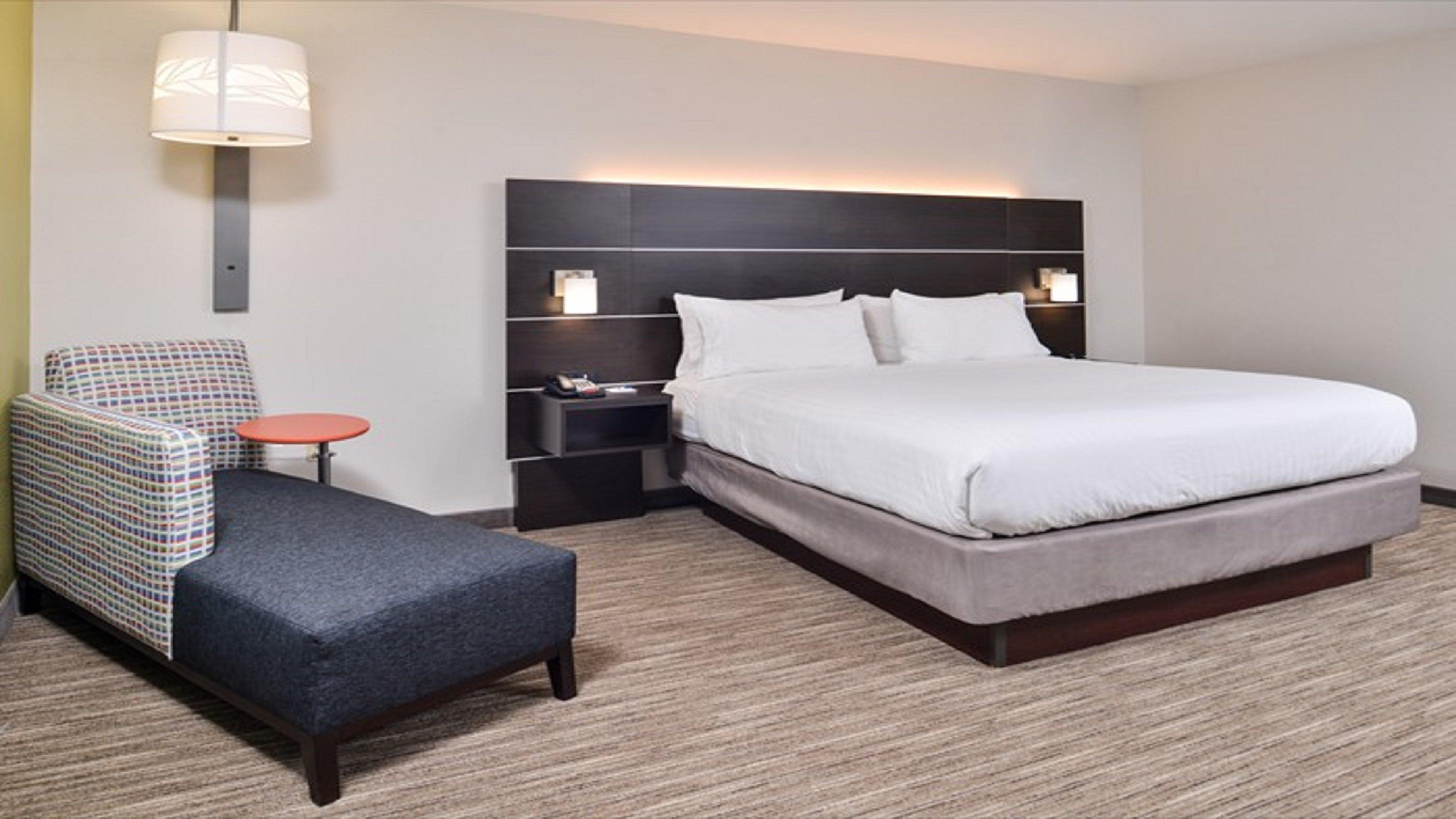 Holiday Inn Express & Suites - Parkersburg East By Ihg Exterior photo