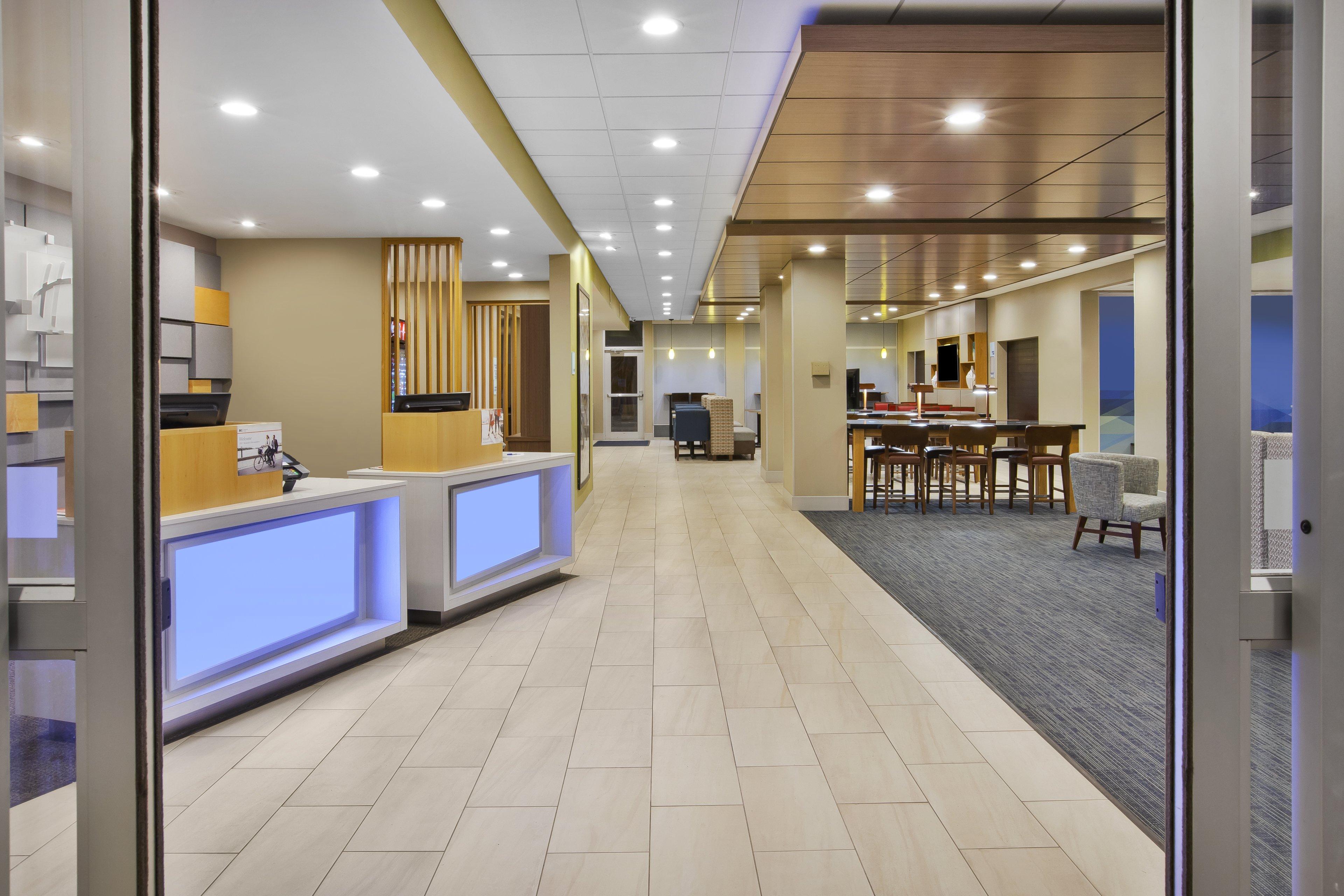 Holiday Inn Express & Suites - Parkersburg East By Ihg Exterior photo
