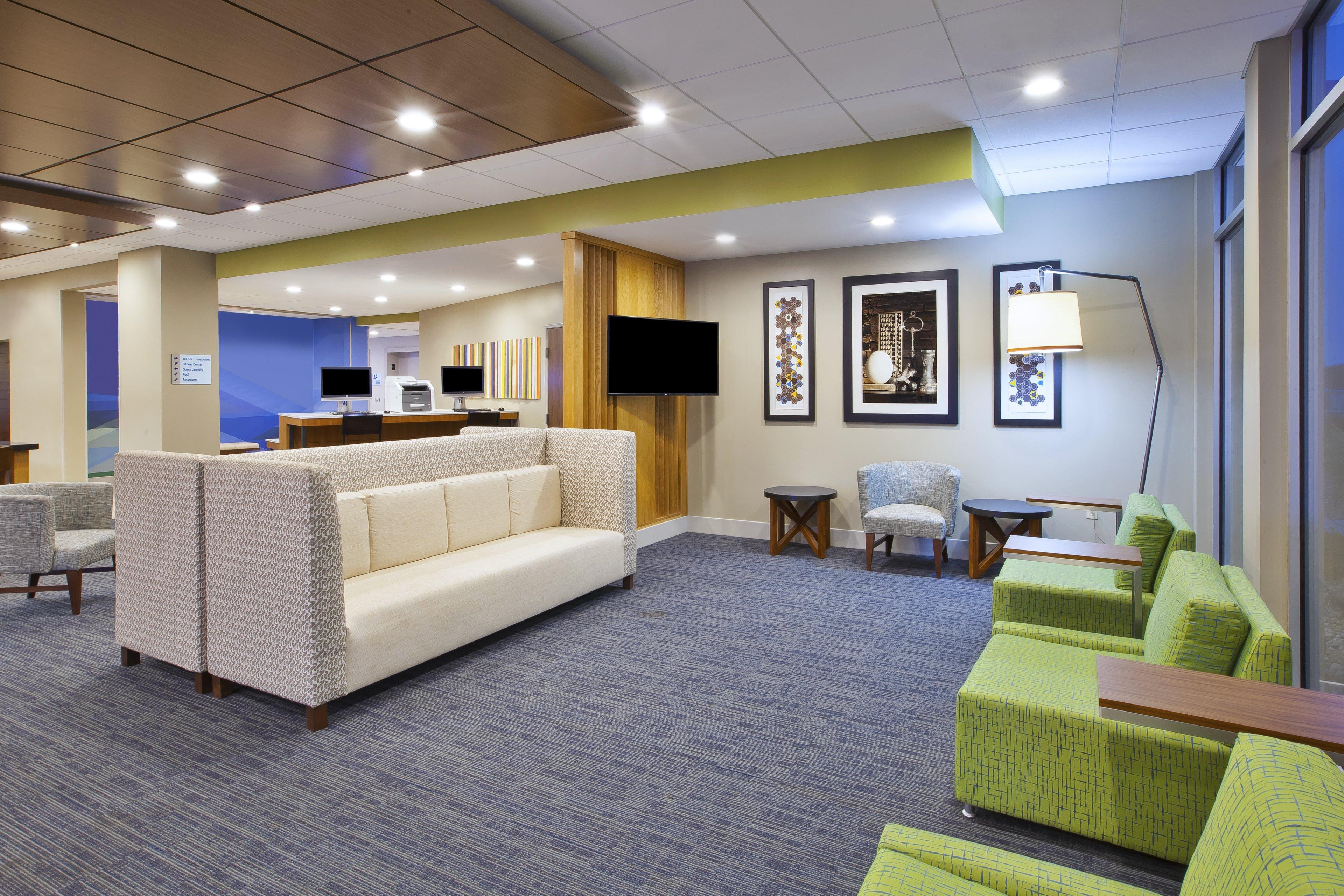 Holiday Inn Express & Suites - Parkersburg East By Ihg Exterior photo