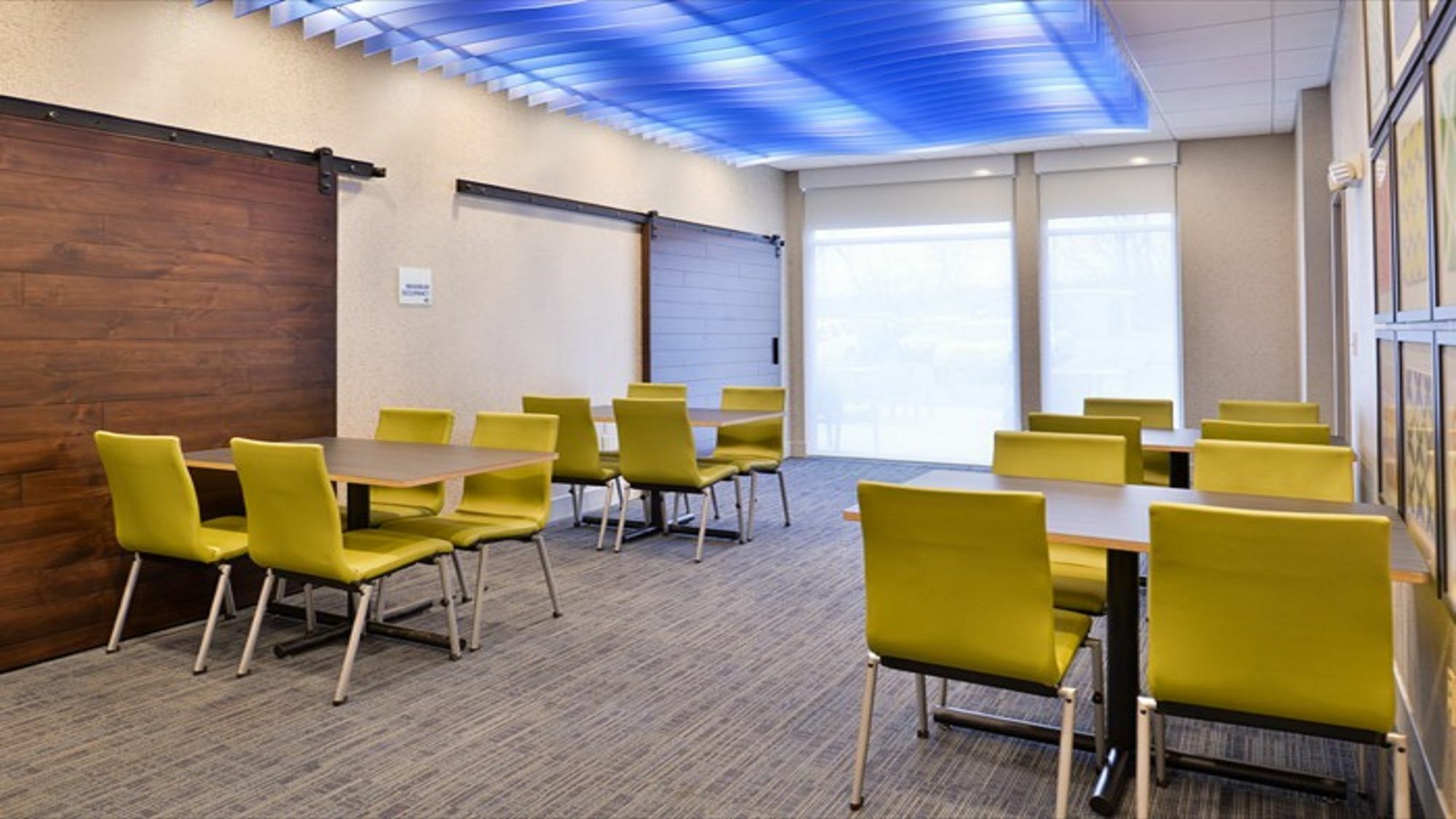 Holiday Inn Express & Suites - Parkersburg East By Ihg Exterior photo