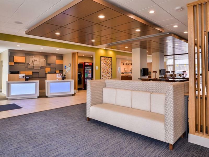 Holiday Inn Express & Suites - Parkersburg East By Ihg Exterior photo
