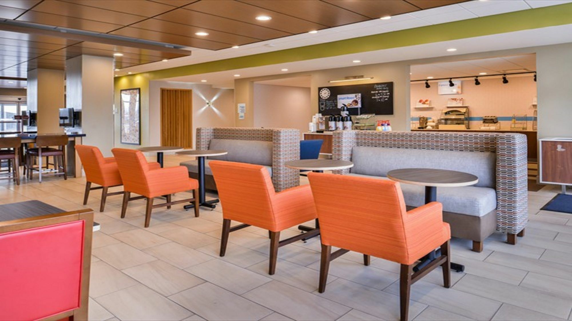Holiday Inn Express & Suites - Parkersburg East By Ihg Exterior photo