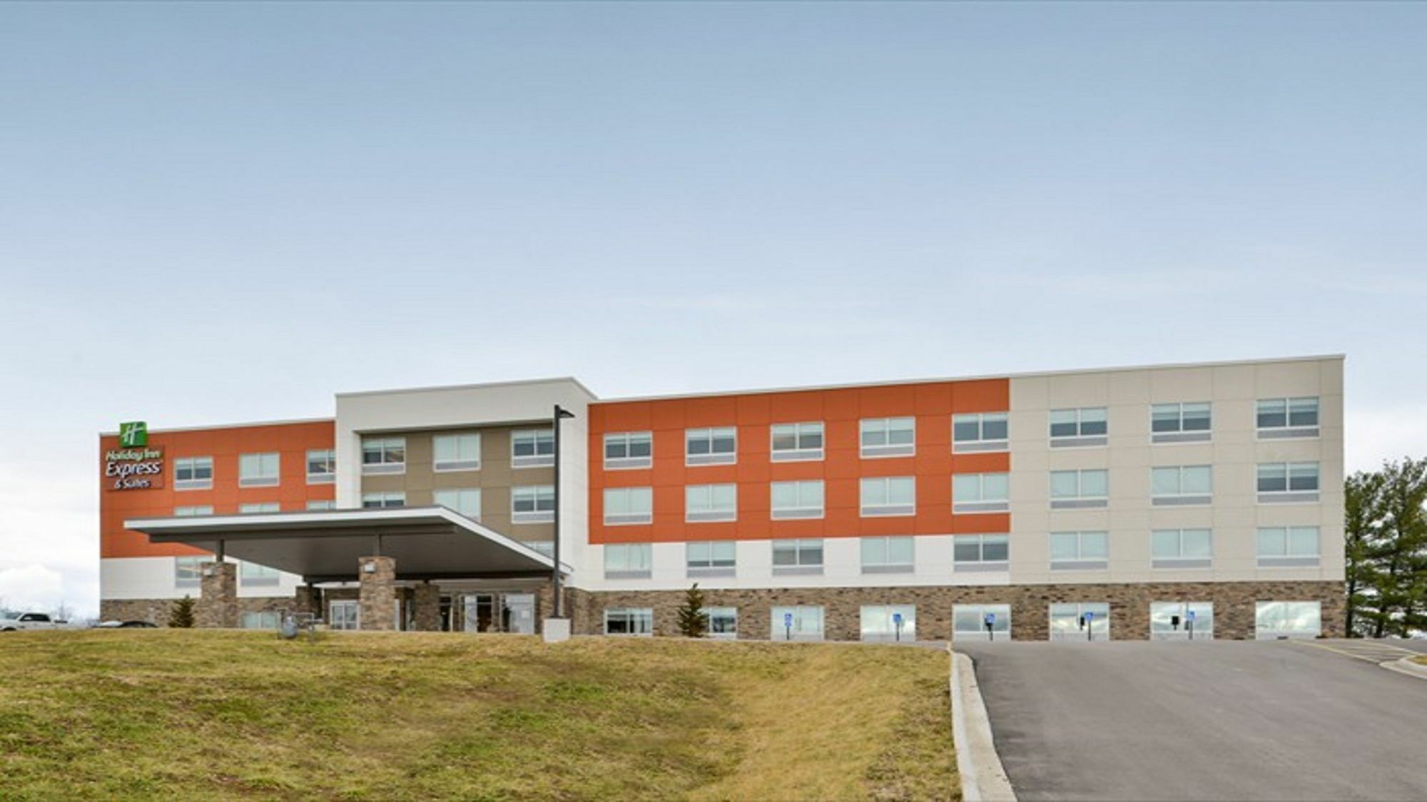 Holiday Inn Express & Suites - Parkersburg East By Ihg Exterior photo